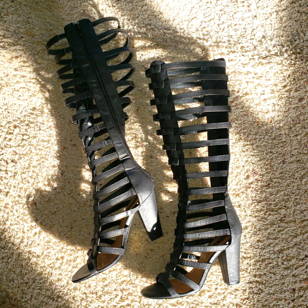 xx IZABELLA RUE Violeta Cage Vegan Boots Sz 9 EUC - Picture 2 of 7